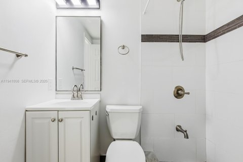 Villa ou maison à louer à Miami Lakes, Floride: 5 chambres, 228.91 m2 № 1998904 - photo 18