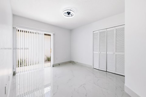 Villa ou maison à louer à Miami Lakes, Floride: 5 chambres, 228.91 m2 № 1998904 - photo 15