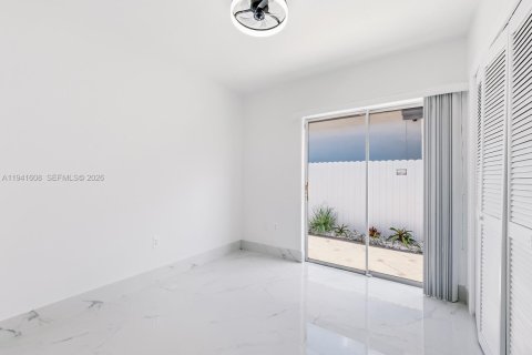 Villa ou maison à louer à Miami Lakes, Floride: 5 chambres, 228.91 m2 № 1998904 - photo 16