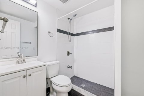 Villa ou maison à louer à Miami Lakes, Floride: 5 chambres, 228.91 m2 № 1998904 - photo 17