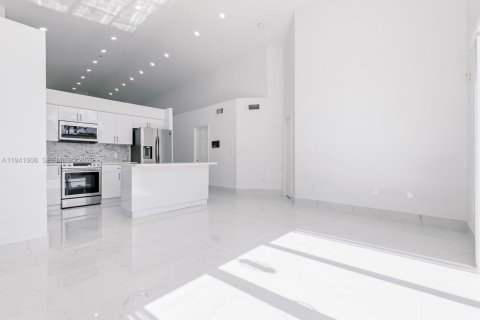 Villa ou maison à louer à Miami Lakes, Floride: 5 chambres, 228.91 m2 № 1998904 - photo 12