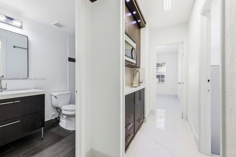 Villa ou maison à louer à Miami Lakes, Floride: 5 chambres, 228.91 m2 № 1998904 - photo 25