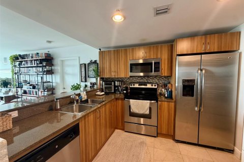 Condo in Miami Beach, Florida, 2 bedrooms  № 2020810 - photo 5