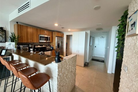 Condo in Miami Beach, Florida, 2 bedrooms  № 2020810 - photo 6