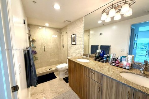 Condo in Miami Beach, Florida, 2 bedrooms  № 2020810 - photo 10