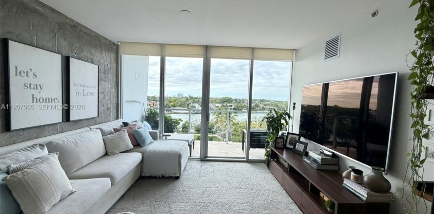 Condo in Miami Beach, Florida, 2 bedrooms  № 2020810