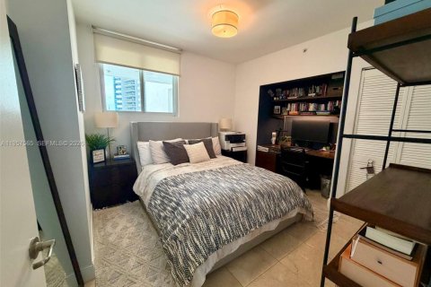 Condo in Miami Beach, Florida, 2 bedrooms  № 2020810 - photo 11
