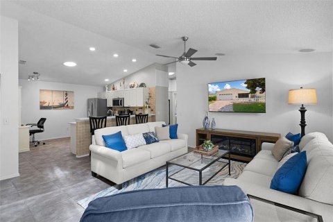 House in The Villages, Florida 2 bedrooms, 117.61 sq.m. № 2396202 - photo 23