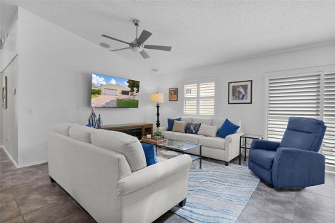 House in The Villages, Florida 2 bedrooms, 117.61 sq.m. № 2396202 - photo 18