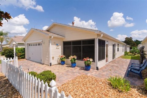 House in The Villages, Florida 2 bedrooms, 117.61 sq.m. № 2396202 - photo 4