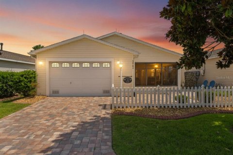 House in The Villages, Florida 2 bedrooms, 117.61 sq.m. № 2396202 - photo 2