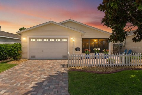 House in The Villages, Florida 2 bedrooms, 117.61 sq.m. № 2396202