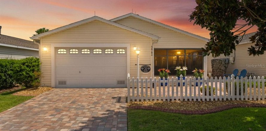 House in The Villages, Florida 2 bedrooms, 117.61 sq.m. № 2396202
