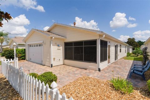 House in The Villages, Florida 2 bedrooms, 117.61 sq.m. № 2396202 - photo 5