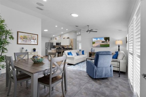 House in The Villages, Florida 2 bedrooms, 117.61 sq.m. № 2396202 - photo 20