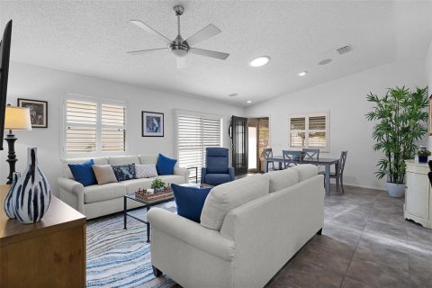 House in The Villages, Florida 2 bedrooms, 117.61 sq.m. № 2396202 - photo 19