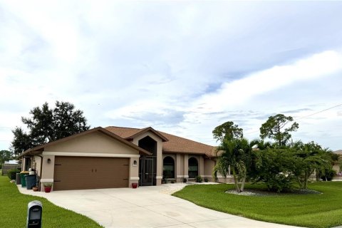 Villa ou maison à Port Charlotte, Floride 3 chambres, 218.04 m2 № 2419332