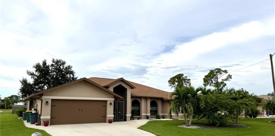 Villa ou maison à Port Charlotte, Floride 3 chambres, 218.04 m2 № 2419332