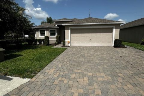 House in Auburndale, Florida 4 bedrooms, 168.25 sq.m. № 2197872