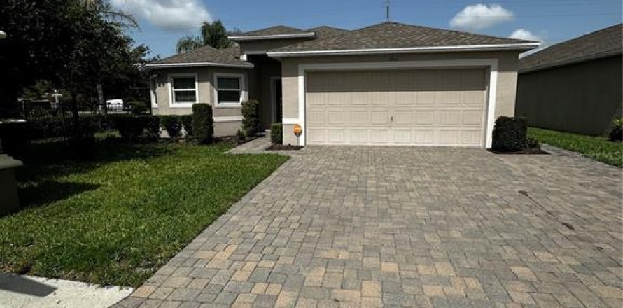 House in Auburndale, Florida 4 bedrooms, 168.25 sq.m. № 2197872