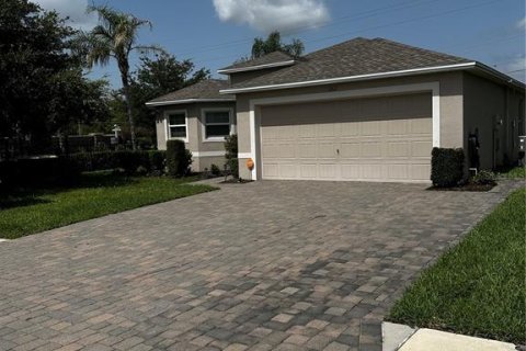 House in Auburndale, Florida 4 bedrooms, 168.25 sq.m. № 2197872 - photo 2