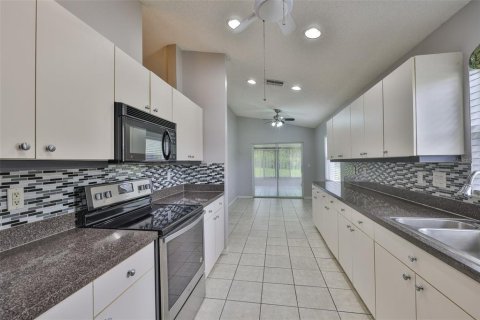 Condo in Sun City Center, Florida, 2 bedrooms  № 1911865 - photo 17
