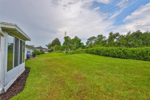 Condo in Sun City Center, Florida, 2 bedrooms  № 1911865 - photo 7