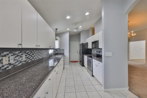 Condo in Sun City Center, Florida, 2 bedrooms  № 1911865 - photo 18