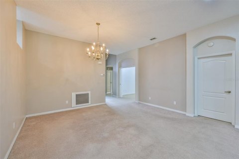 Condo in Sun City Center, Florida, 2 bedrooms  № 1911865 - photo 9