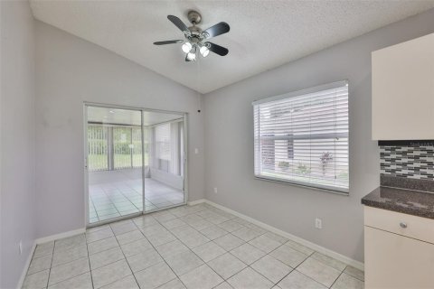 Condo in Sun City Center, Florida, 2 bedrooms  № 1911865 - photo 21