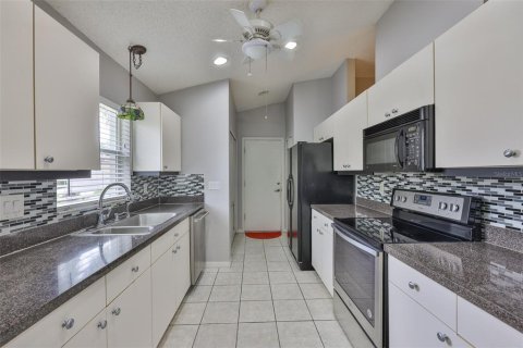 Condo in Sun City Center, Florida, 2 bedrooms  № 1911865 - photo 20