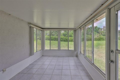 Condo in Sun City Center, Florida, 2 bedrooms  № 1911865 - photo 24