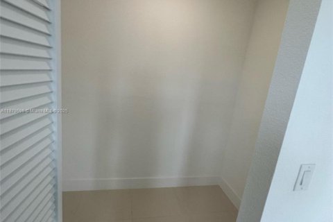 Casa en venta en Florida City, Florida, 5 dormitorios, 176.7 m2 № 1921398 - foto 24