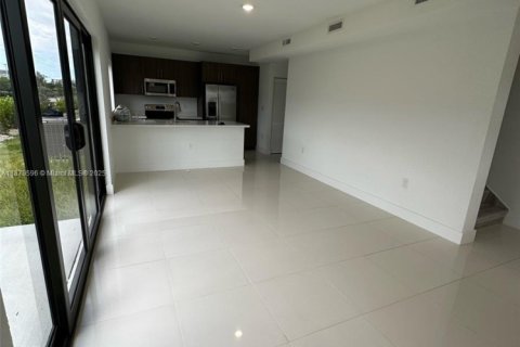 Casa en venta en Florida City, Florida, 5 dormitorios, 176.7 m2 № 1921398 - foto 6