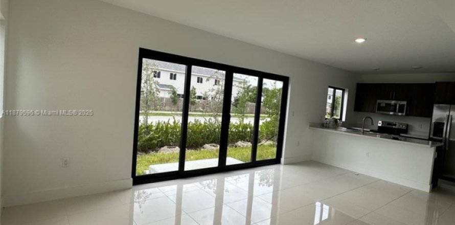 Casa en AURORA en Florida City, Florida 5 dormitorios, 176.7 m2 № 1921398