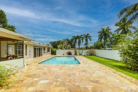House in Pompano Beach, Florida 5 bedrooms, 324.97 sq.m. № 712748 - photo 1