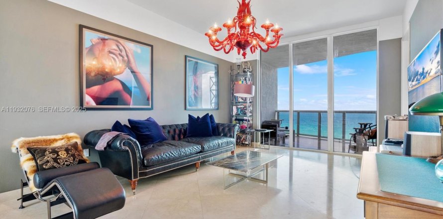 Condo in Sunny Isles Beach, Florida, 3 bedrooms  № 1990587