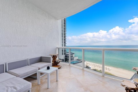 Condo in Sunny Isles Beach, Florida, 3 bedrooms  № 1990587 - photo 10