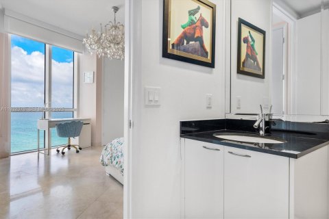 Condo in Sunny Isles Beach, Florida, 3 bedrooms  № 1990587 - photo 21