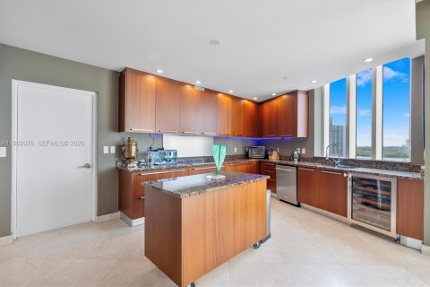 Condo in Sunny Isles Beach, Florida, 3 bedrooms  № 1990587 - photo 11
