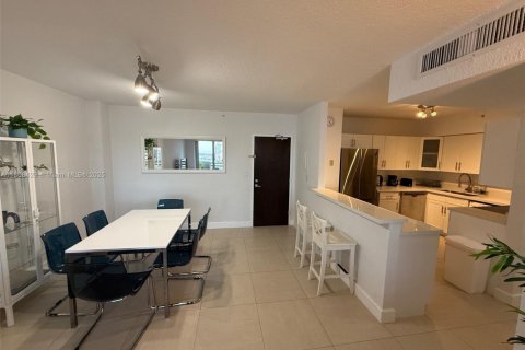 Condominio en alquiler en Miami Beach, Florida, 2 dormitorios, 98.66 m2 № 2054423 - foto 6
