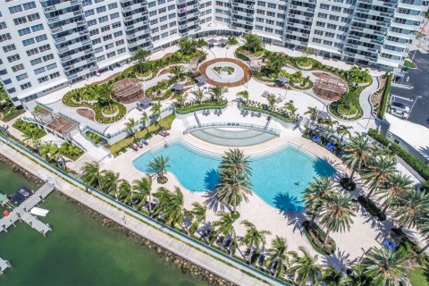 Condominio en alquiler en Miami Beach, Florida, 2 dormitorios, 98.66 m2 № 2054423 - foto 16