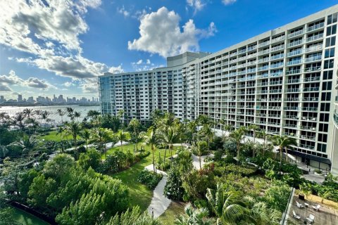 Condominio en alquiler en Miami Beach, Florida, 2 dormitorios, 98.66 m2 № 2054423 - foto 17
