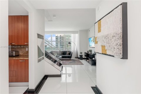 Condo in Miami, Florida, 3 bedrooms  № 1920335 - photo 7