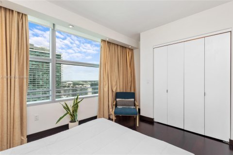 Condo in Miami, Florida, 3 bedrooms  № 1920335 - photo 12