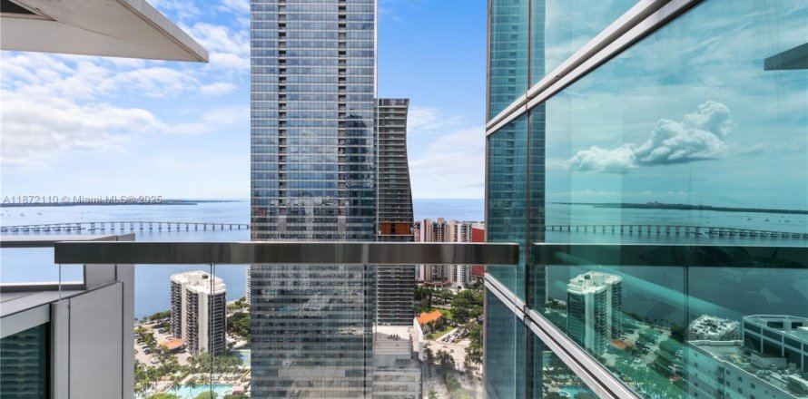 Condo in Miami, Florida, 3 bedrooms  № 1920335