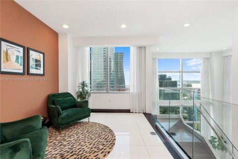 Condo in Miami, Florida, 3 bedrooms  № 1920335 - photo 2