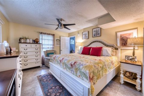 House in Sarasota, Florida 4 bedrooms, 143.81 sq.m. № 1566978 - photo 11