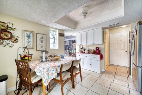 House in Sarasota, Florida 4 bedrooms, 143.81 sq.m. № 1566978 - photo 8