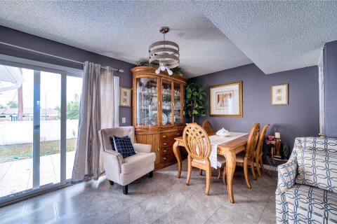 House in Sarasota, Florida 4 bedrooms, 143.81 sq.m. № 1566978 - photo 6